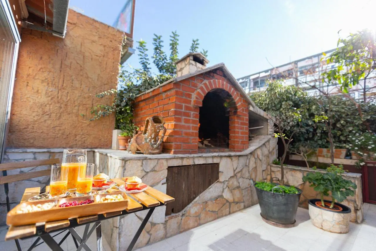 Beautiful Appartment With Garden And Terrace Σπλιτ